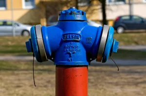 como-se-llama-lo-que-usan-los-bomberos-conectan-las-mangueras